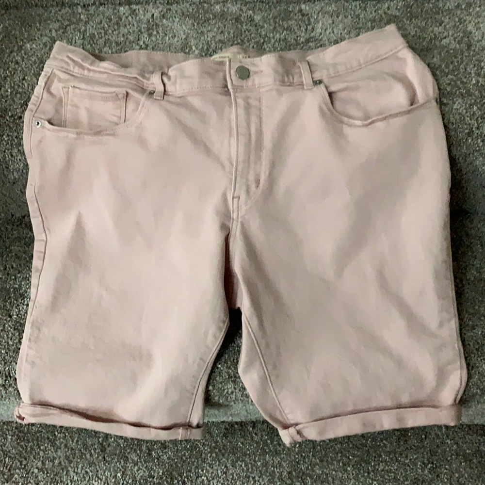 Levi’s Pink Mid-rise Bermuda Shorts